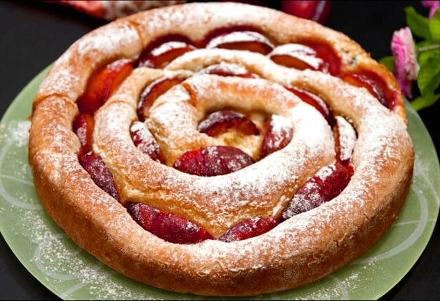 Дрожжевой пирог-улитка: с маком и сухофруктами
