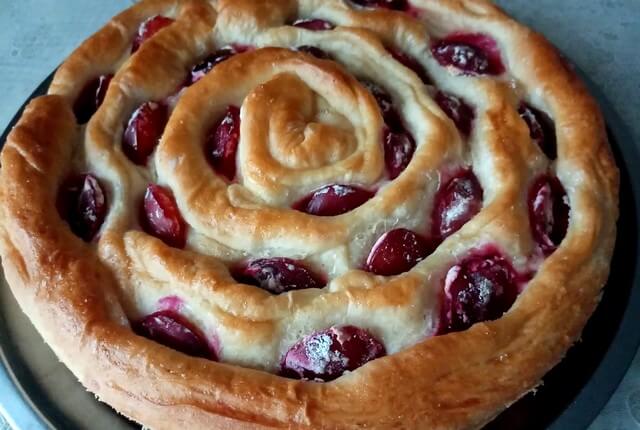 Дрожжевой пирог-улитка: с маком и сухофруктами